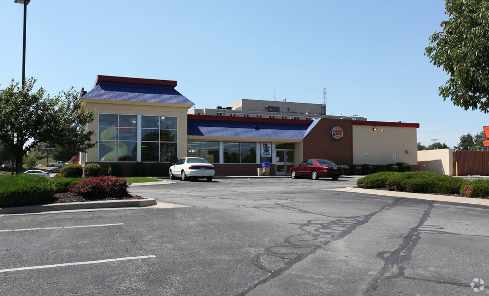 6820-6864 Johnson Dr, Mission, KS à louer - Photo du bâtiment - Image 3 de 3