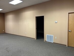635 Columbus Ave, Lebanon, OH for lease Interior Photo- Image 1 of 4