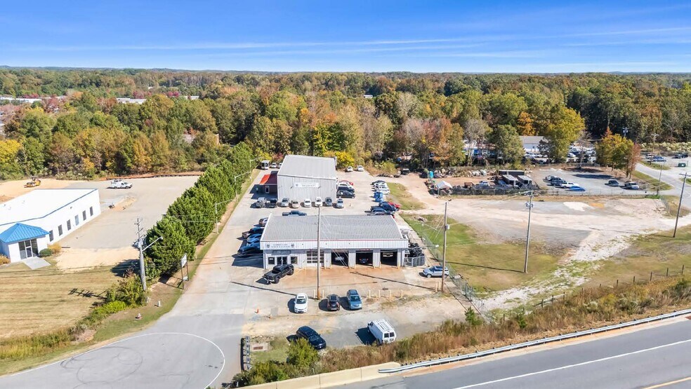 2023 Richard Baker Dr, Stallings, NC à louer - Photo du bâtiment - Image 1 de 4