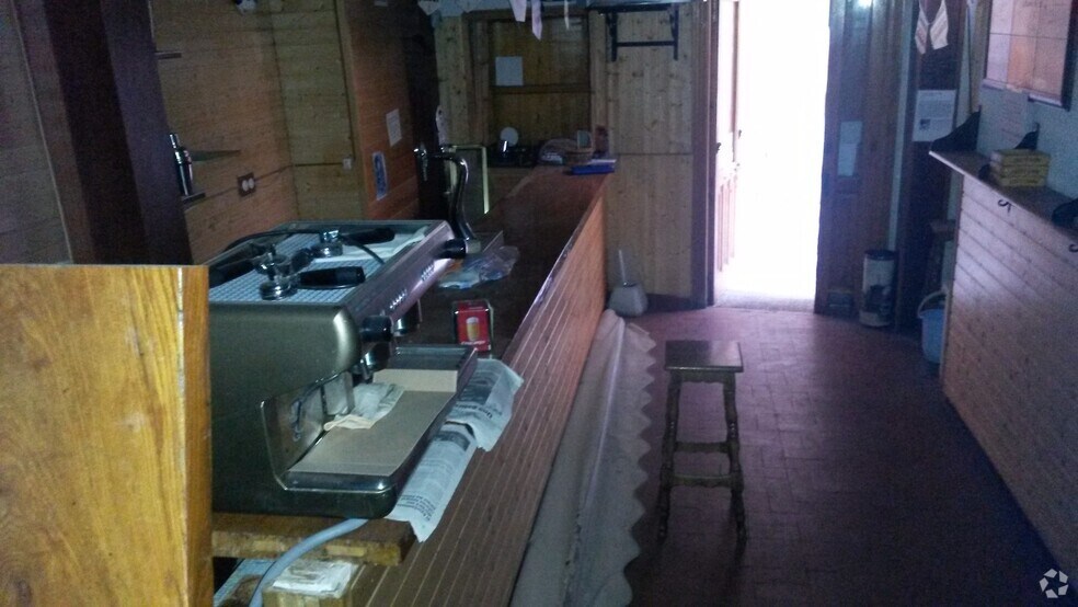 Retail in Segovia, Segovia for lease - Building Photo - Image 3 of 4