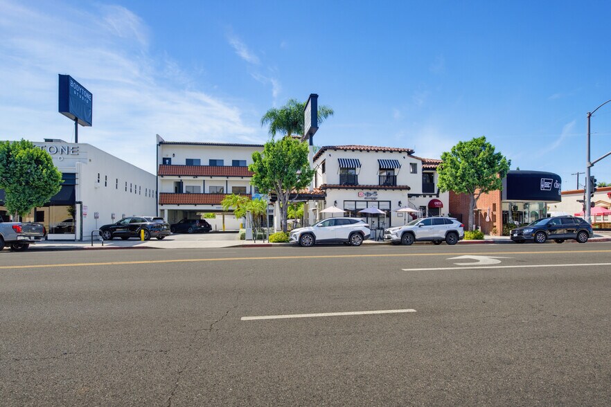10116-10120 Riverside Dr, Toluca Lake, CA à vendre - Photo du bâtiment - Image 1 de 13
