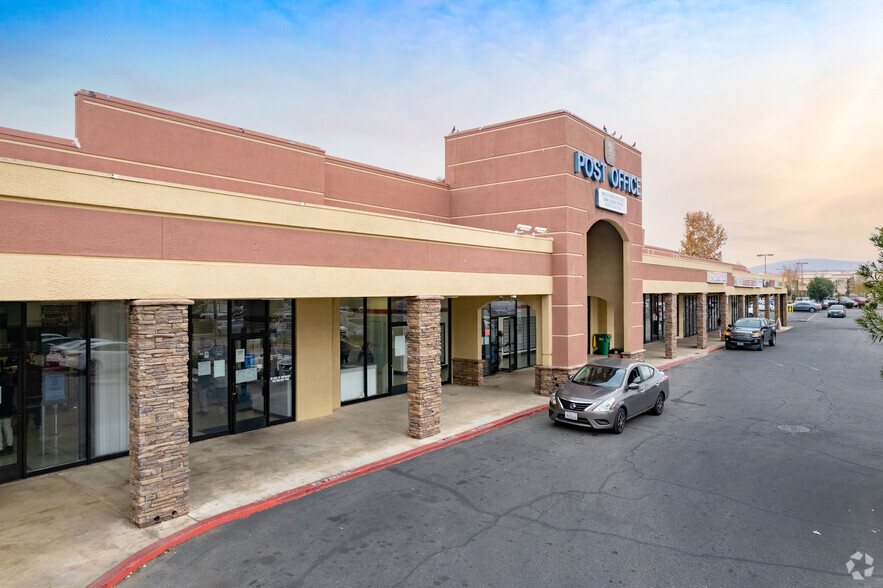 2200-2220 E Palmdale Blvd, Palmdale, CA for sale - Building Photo - Image 2 of 4