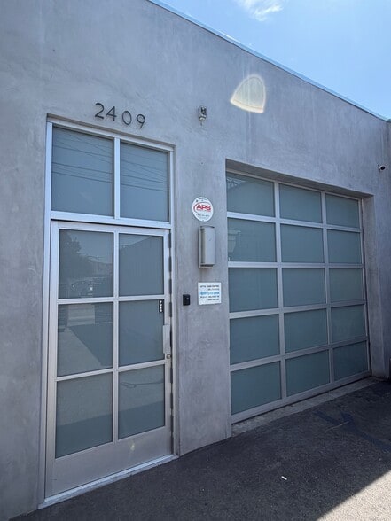 2409 W Empire Ave, Burbank, CA for lease - Primary Photo - Image 1 of 7