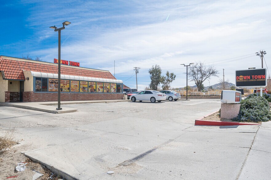 9599 Sheep Creek Rd, Phelan, CA à vendre - Photo du bâtiment - Image 2 de 12