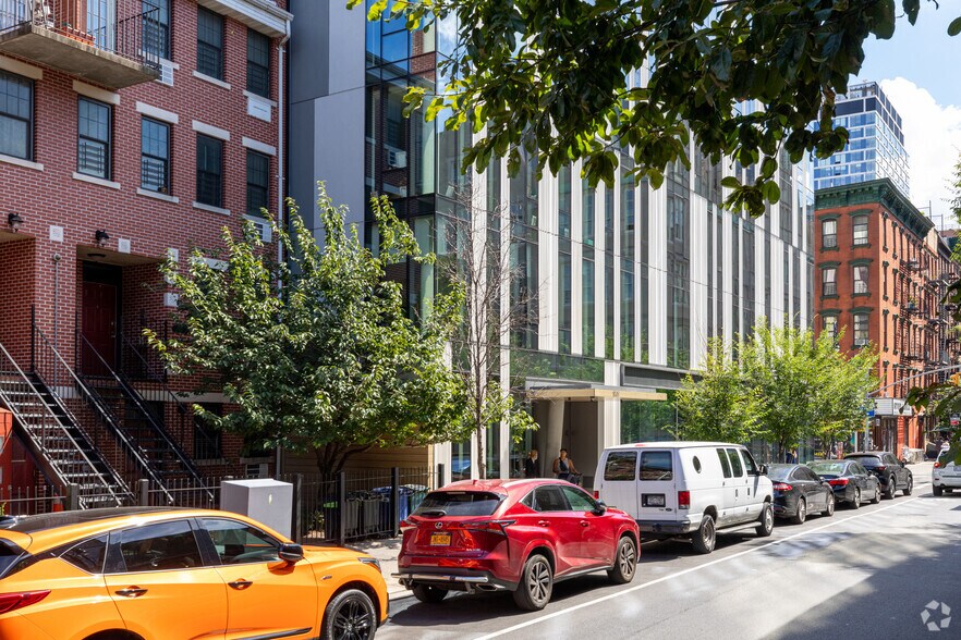 150 Rivington St, New York, NY for lease - Building Photo - Image 2 of 5