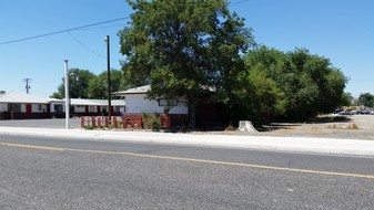 Lovelock Nugget Motel - Campground