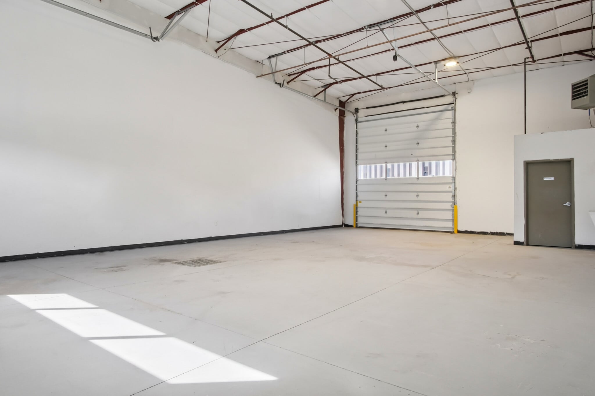 9456 S Bagley Park Rd, West Jordan, UT à louer Photo intérieure- Image 1 de 4