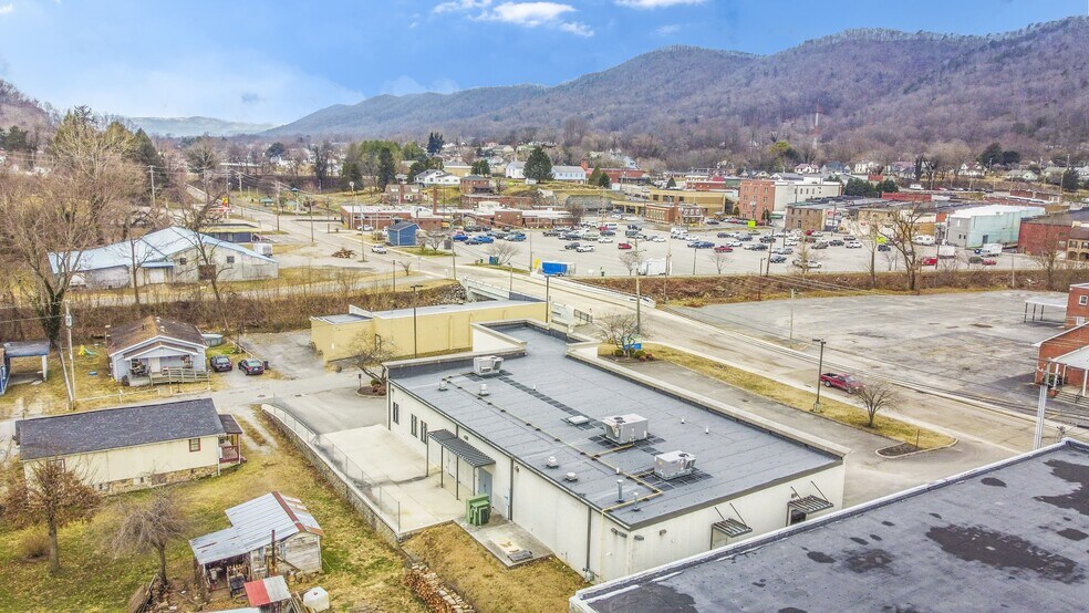 305 River Dr, LaFollette, TN à vendre - Photo du bâtiment - Image 3 de 45