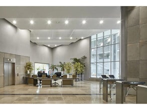 Retail in Saint-Denis for lease Lobby- Image 2 of 2