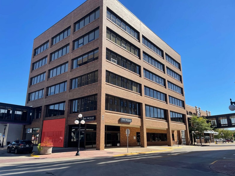 700 4th St, Sioux City, IA for lease - Building Photo - Image 1 of 1