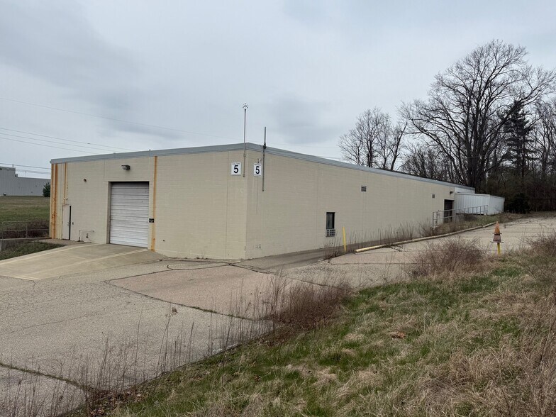 5623 Montgomery Rd, Cincinnati, OH à louer - Photo du bâtiment - Image 2 de 8
