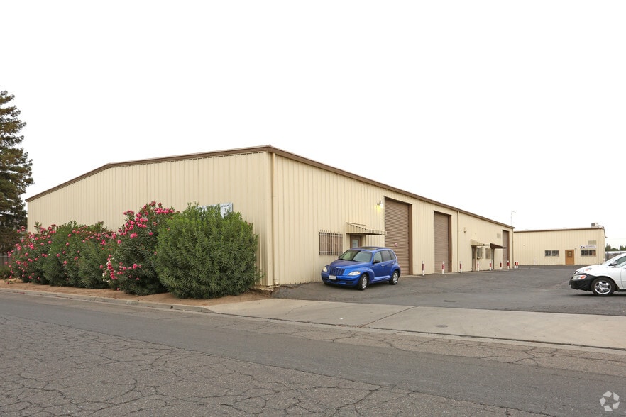 3332-3346 W Sussex Way, Fresno, CA for lease - Primary Photo - Image 1 of 8