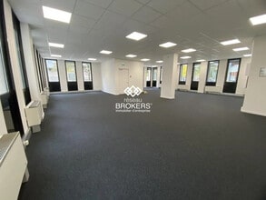 Office in Grenoble for sale Interior Photo- Image 2 of 4