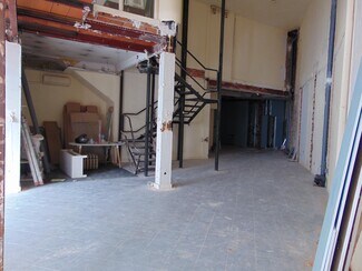 Plus de détails pour Multi-résidentiel à vendre