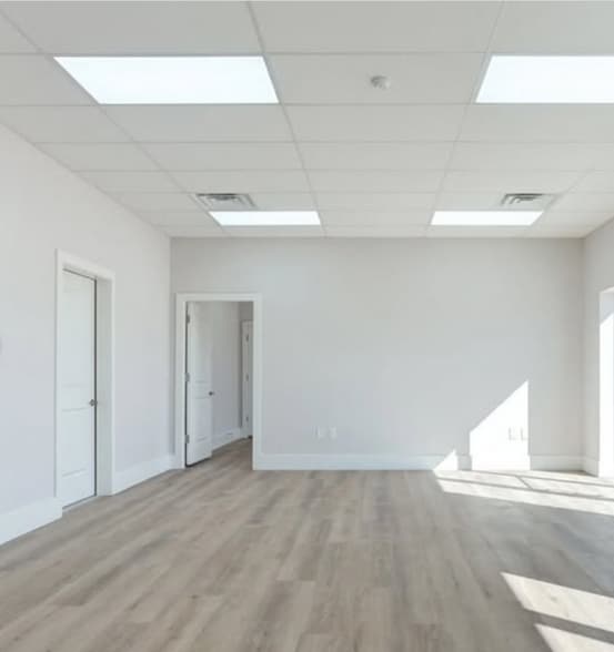 5232 Tractor Rd, Toledo, OH for lease - Interior Photo - Image 2 of 2