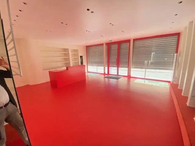 Office/Retail in Paris for lease - Interior Photo - Image 1 of 3