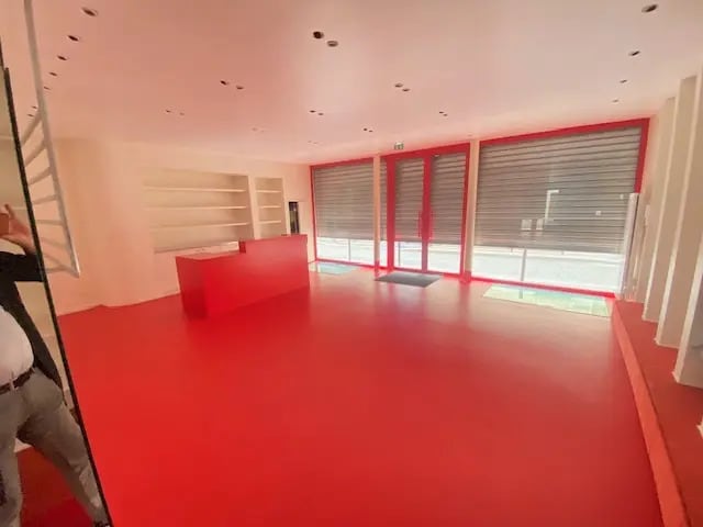 Office/Retail in Paris for lease Interior Photo- Image 1 of 8