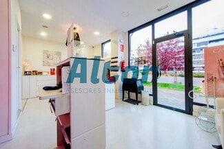 Plus de détails pour Multi-résidentiel à vendre