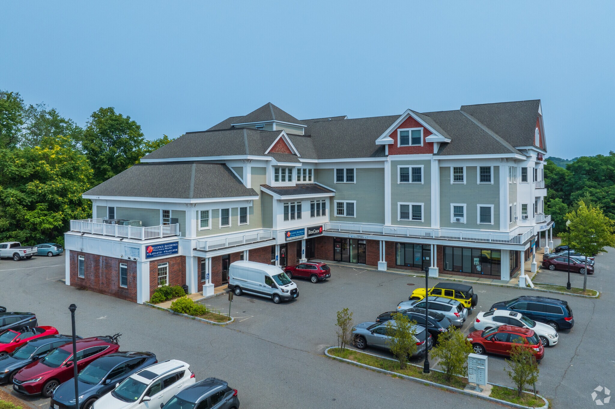 1075 Westford St, Lowell, MA à louer Photo principale- Image 1 de 13