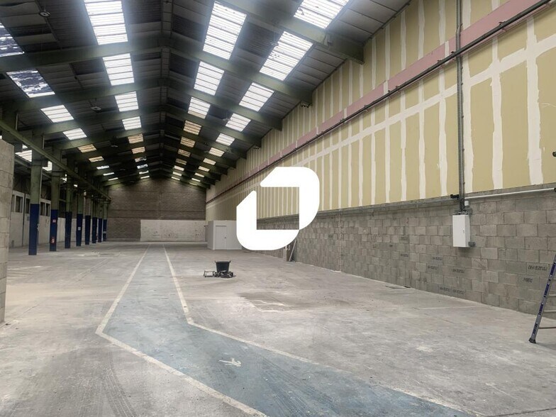 Flex in Villeurbanne for lease - Interior Photo - Image 2 of 13