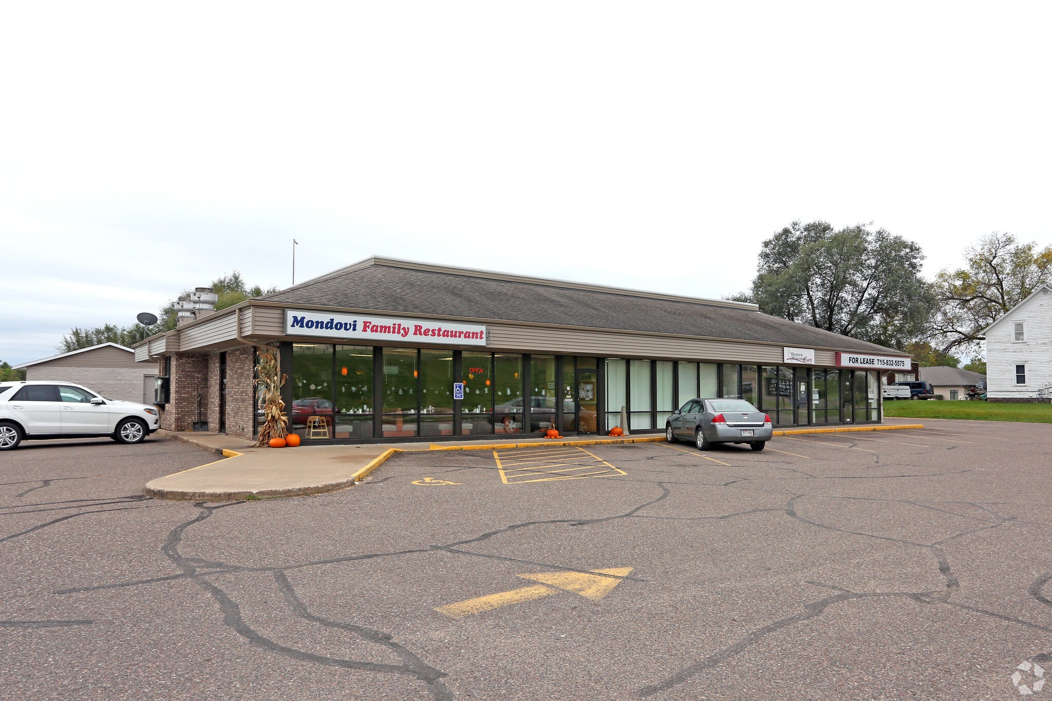 697 E Main St, Mondovi, WI for lease Primary Photo- Image 1 of 5