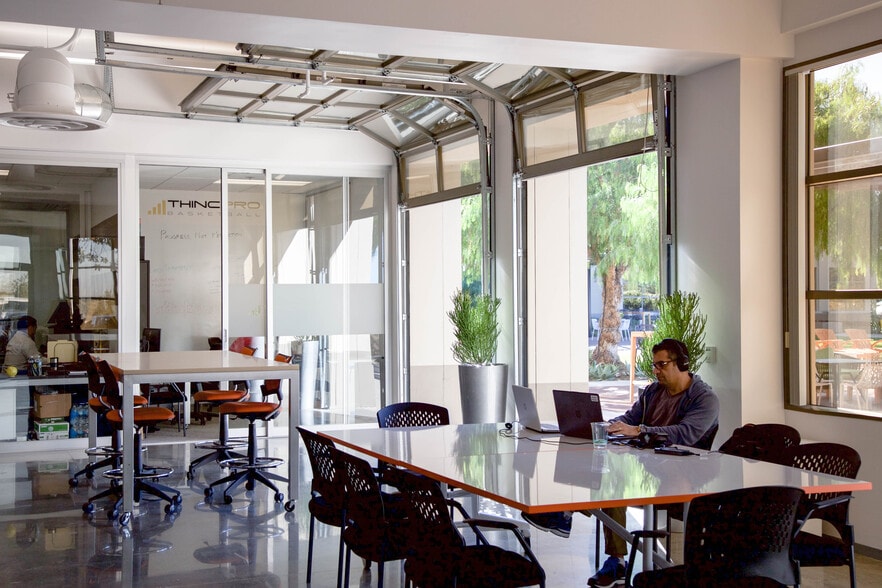 5151 California Ave, Irvine, CA à louer - Photo intérieure - Image 3 de 15