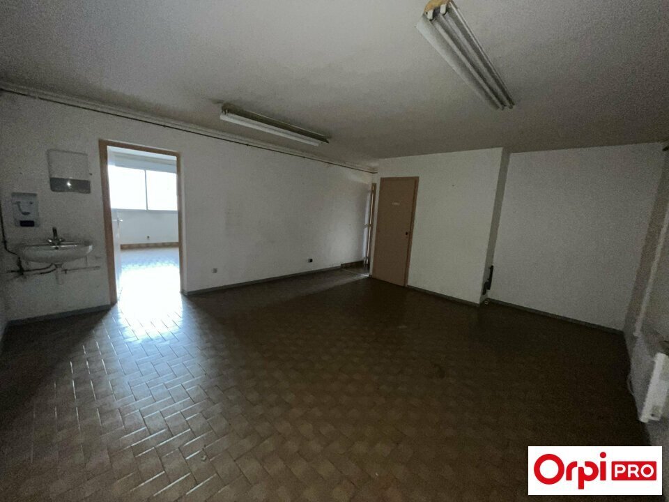 Flex in SAINT-SYMPHORIEN-D'OZON for lease Interior Photo- Image 1 of 20