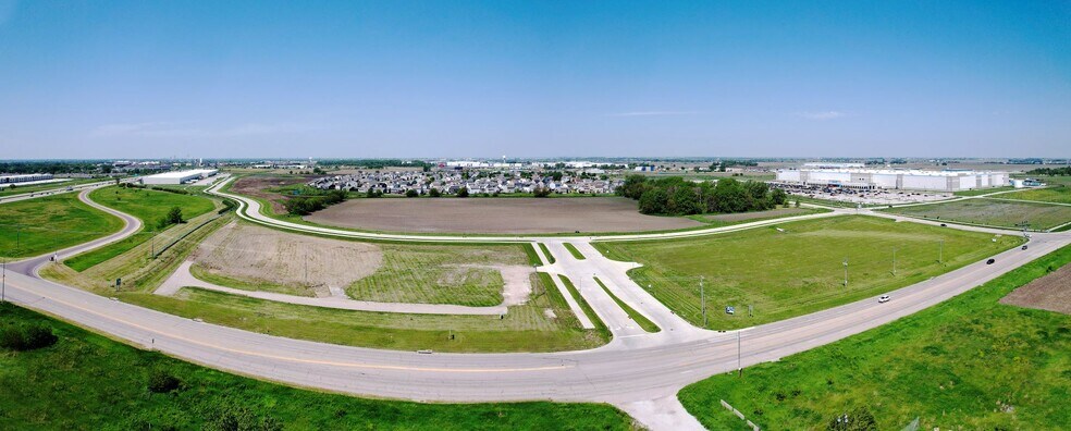 6062 NE 72 Street, Bondurant, IA à vendre - Photo du bâtiment - Image 2 de 4