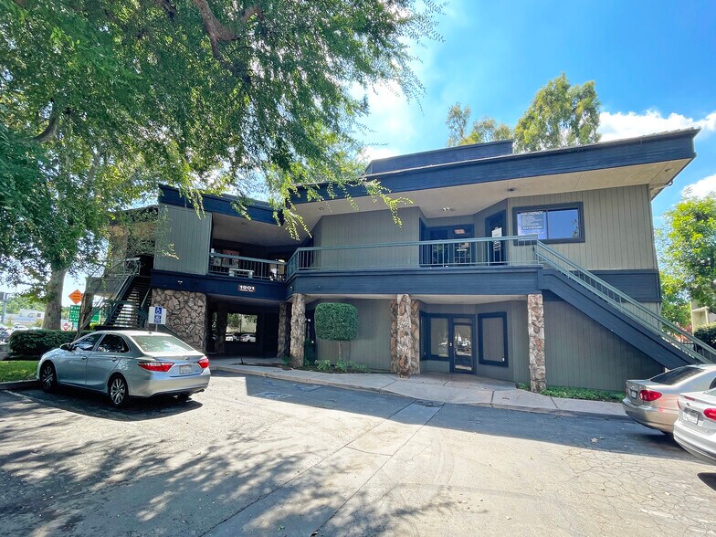 1901 W Pacific Ave, West Covina, CA à louer - Photo du bâtiment - Image 2 de 2