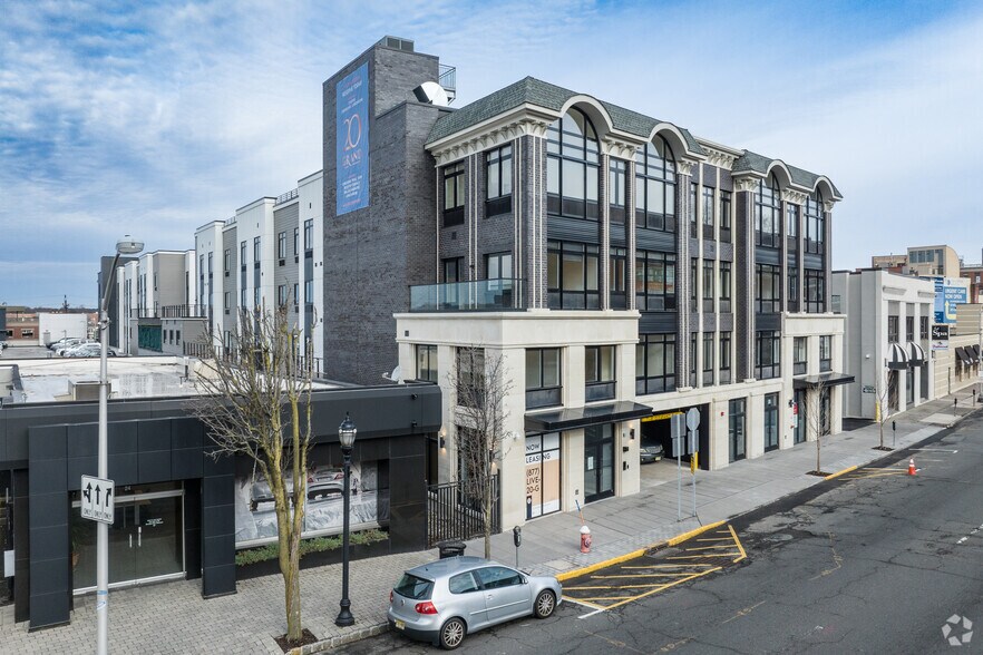 20 Grand Ave, Englewood, NJ à louer - Photo du bâtiment - Image 1 de 4