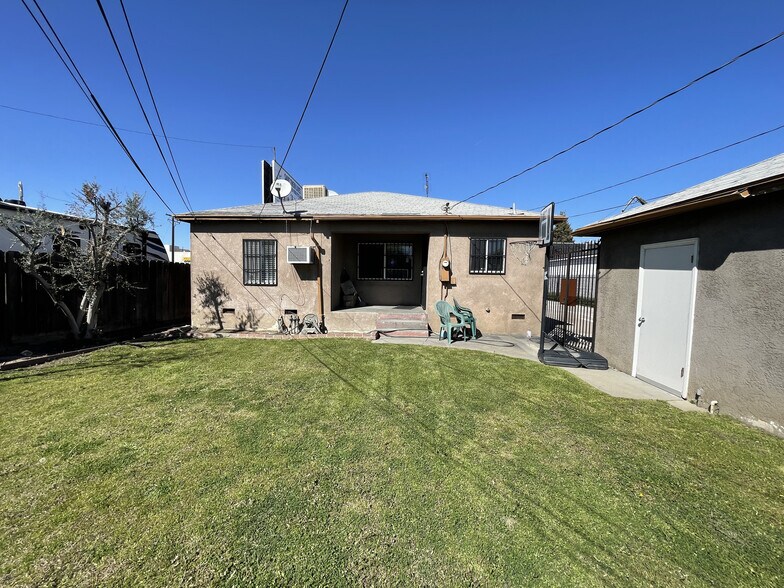 1313 Brundage Ln, Bakersfield, CA à louer - Photo du bâtiment - Image 2 de 21