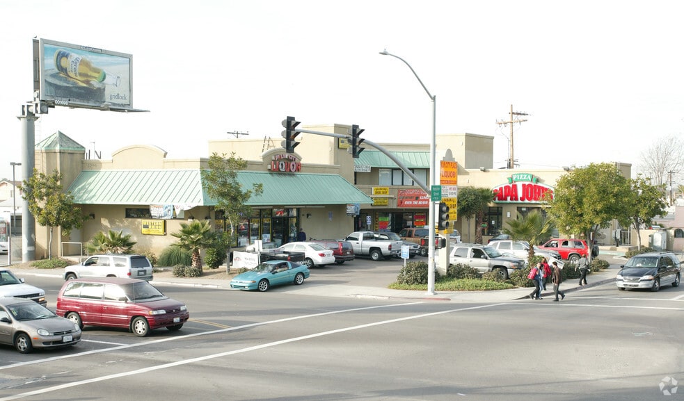 688 Hollister St, San Diego, CA à louer - Photo du bâtiment - Image 2 de 4