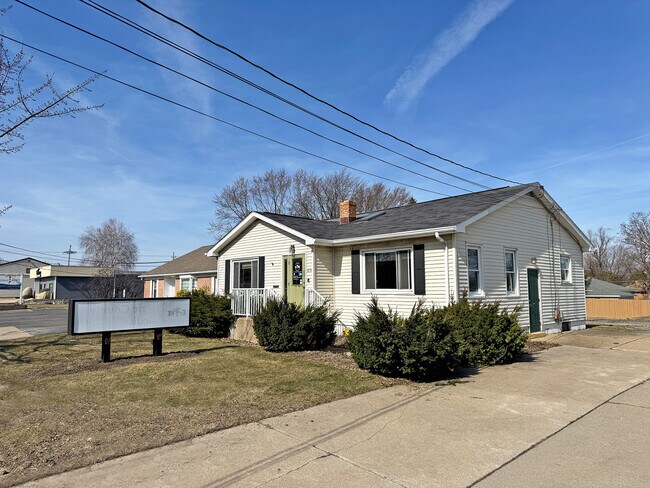 Plus de détails pour 1438 W 38th St, Erie, PA - Bureau à vendre