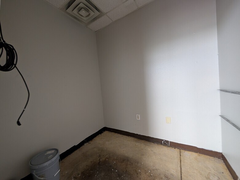 1303 SW 30th St, Lawton, OK à louer - Photo du bâtiment - Image 2 de 5