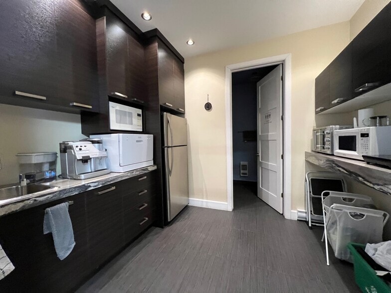 2510 St De L'aéroport, Saint-Mathieu-de-Beloeil, QC for sale - Interior Photo - Image 3 of 7