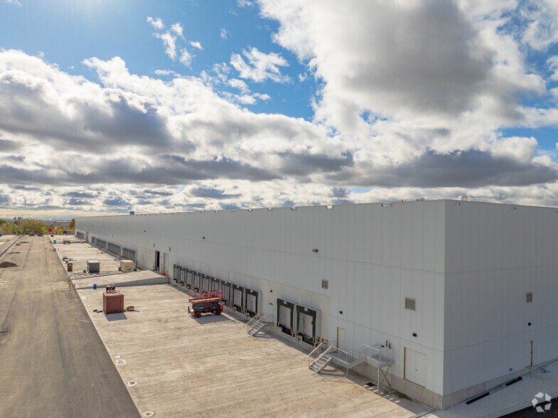 9001 B Hwy 50, Vaughan, ON à louer - Photo du bâtiment - Image 2 de 3