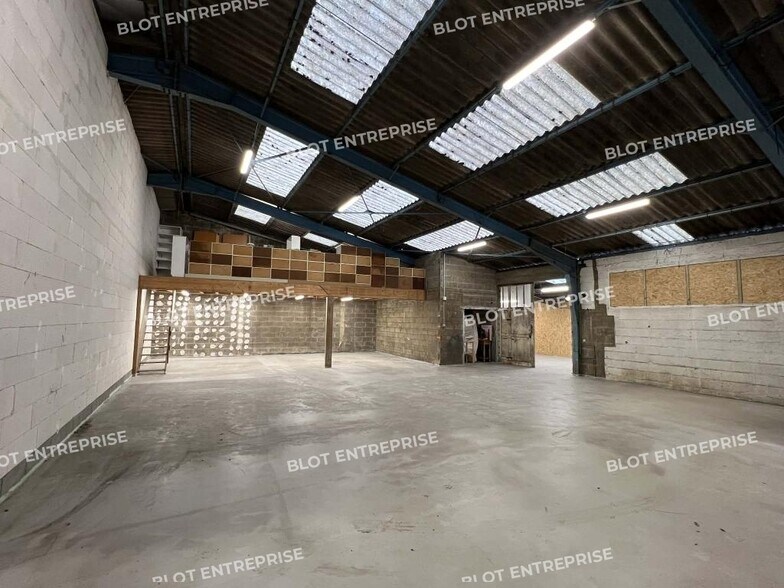 Flex in Rennes for lease - Building Photo - Image 2 of 3