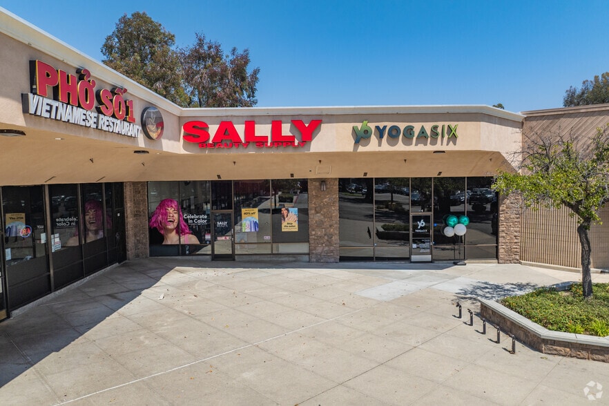 2837 Cochran St, Simi Valley, CA for lease - Building Photo - Image 3 of 5