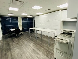 Plus de détails pour 17704 103rd Ave NW, Edmonton, AB - Bureau à vendre