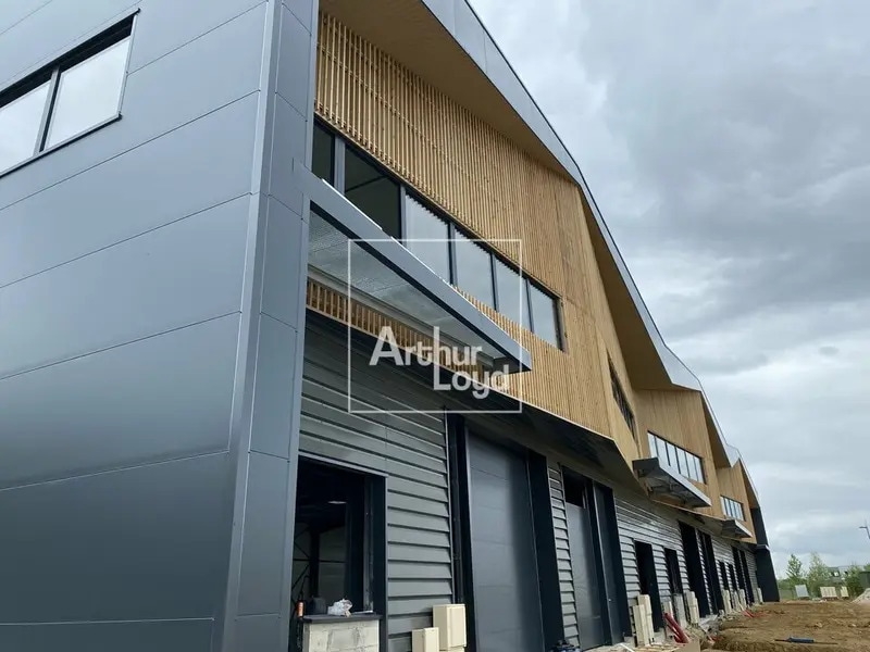 Flex in Moissy-Cramayel for sale Building Photo- Image 1 of 11