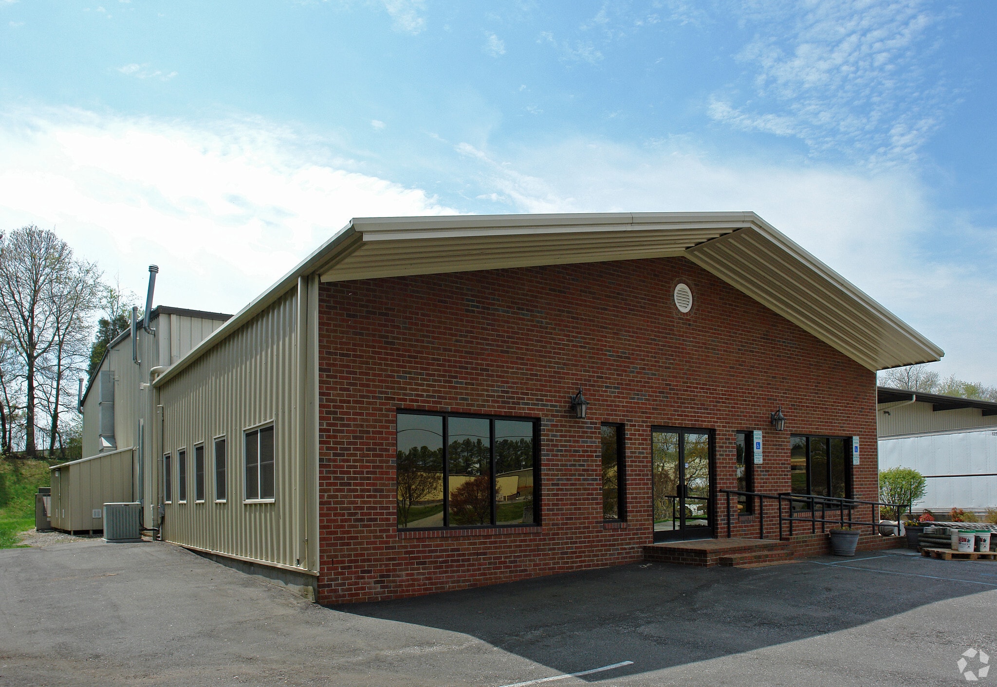 1920 Flintstone Dr, Statesville, NC for lease Primary Photo- Image 1 of 5