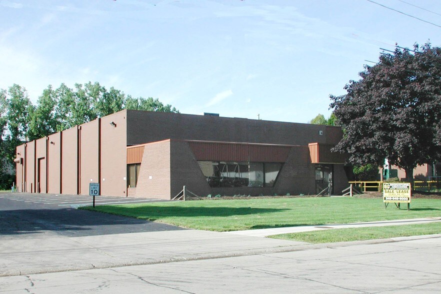 35585 Industrial Rd, Livonia, MI à louer - Photo du bâtiment - Image 1 de 5