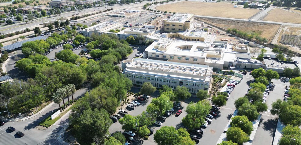 500 Old River Rd, Bakersfield, CA à louer - Photo du bâtiment - Image 2 de 15