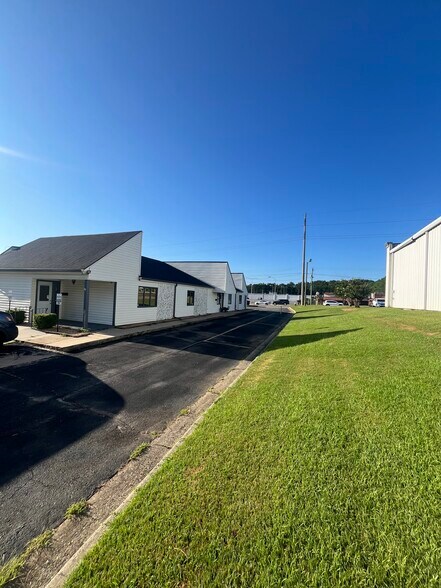 2066 Watson Blvd, Warner Robins, GA à louer - Photo du bâtiment - Image 2 de 19