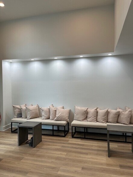 1542 4TH St, Sarasota, FL à louer - Photo intérieure - Image 3 de 14