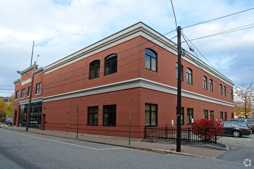 77 Bates St, Lewiston, ME for lease - Building Photo - Image 2 of 8