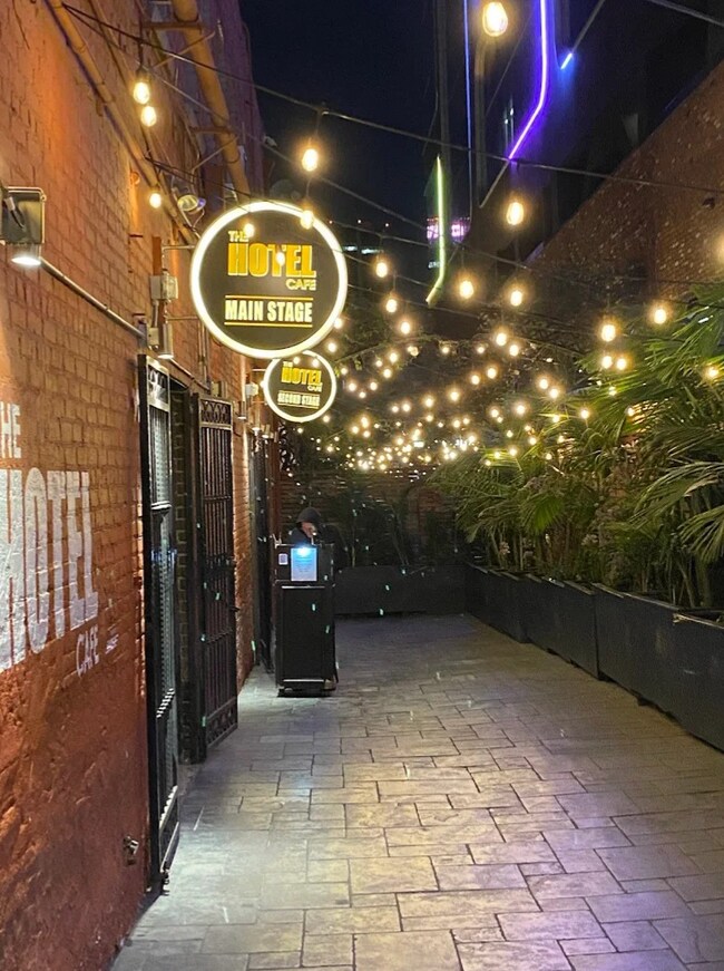 Plus de détails pour 1623 1/2 N Cahuenga Blvd, Los Angeles, CA - Commerce de détail à louer