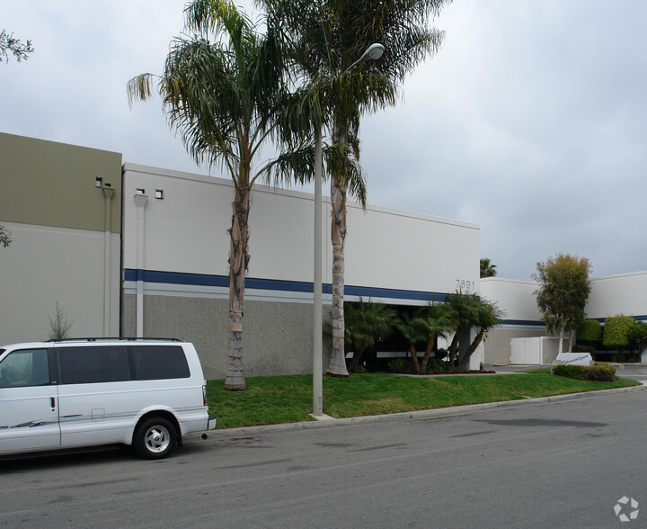 7691 Woodwind Dr, Huntington Beach, CA for lease - Building Photo - Image 2 of 4