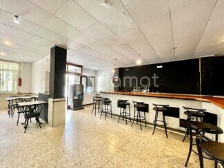 Plus de détails pour Multi-résidentiel à vendre