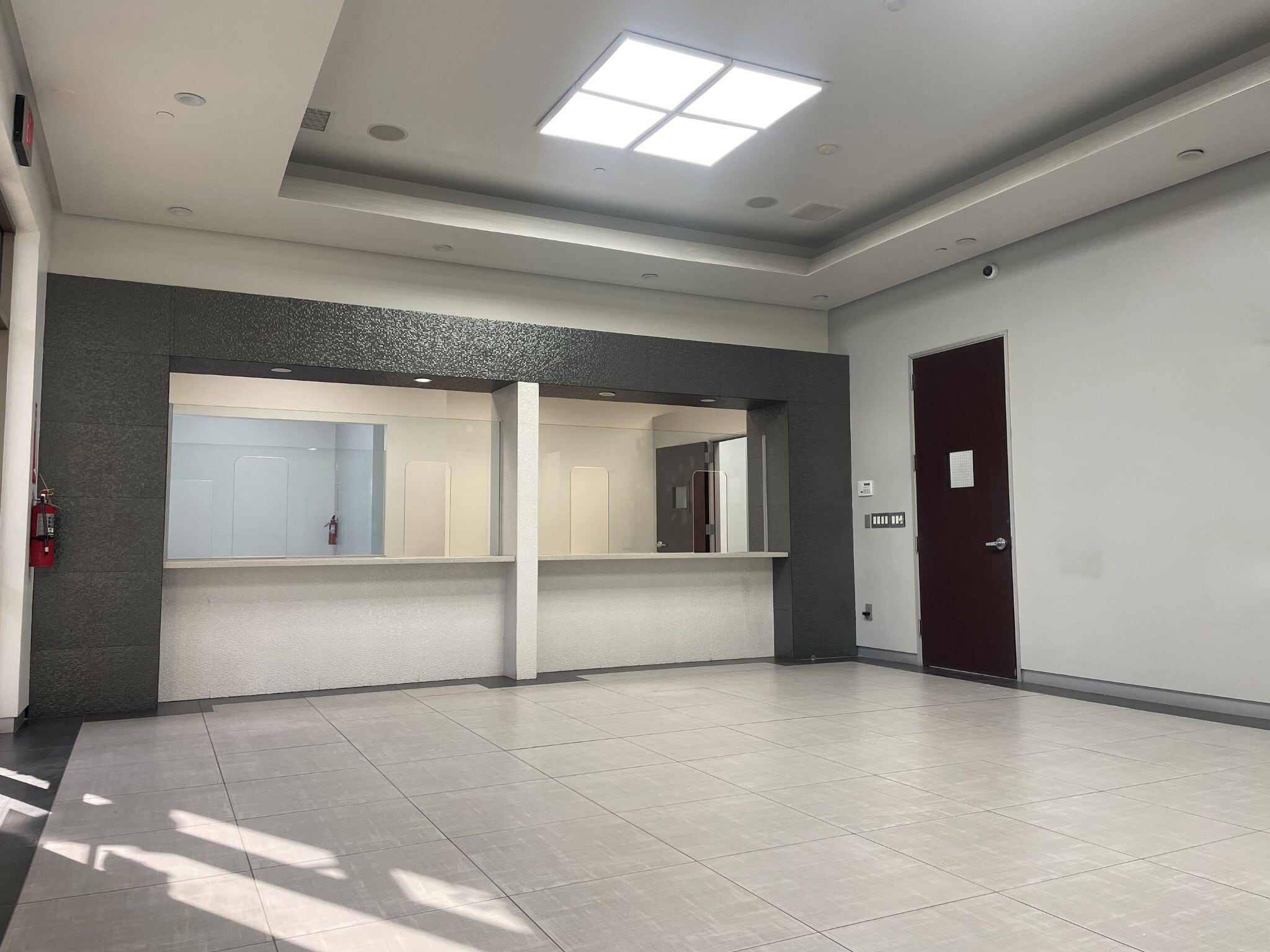 2071 Compton Ave, Corona, CA for lease Interior Photo- Image 1 of 9